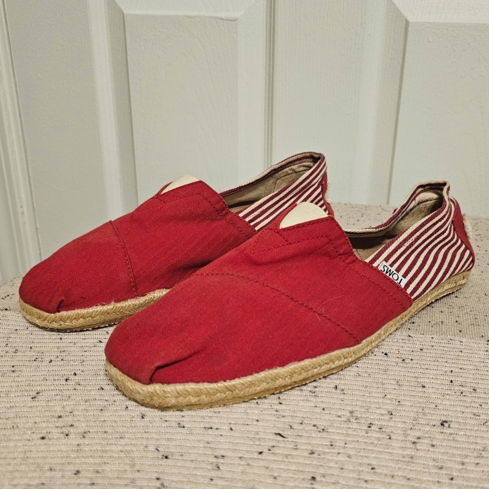 TOMS Red University Classic Men's Canvas Shoes. Size: 10.5